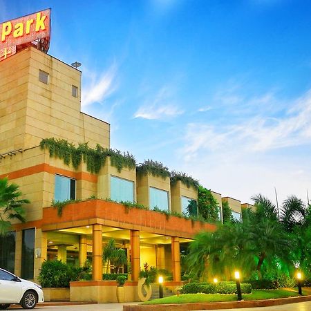City Park Airport Gurgaon Dış mekan fotoğraf