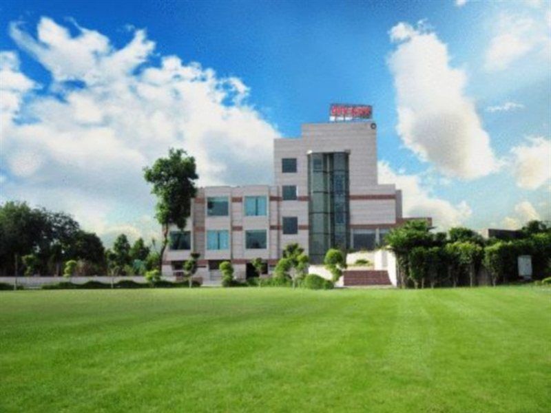 City Park Airport Gurgaon Dış mekan fotoğraf